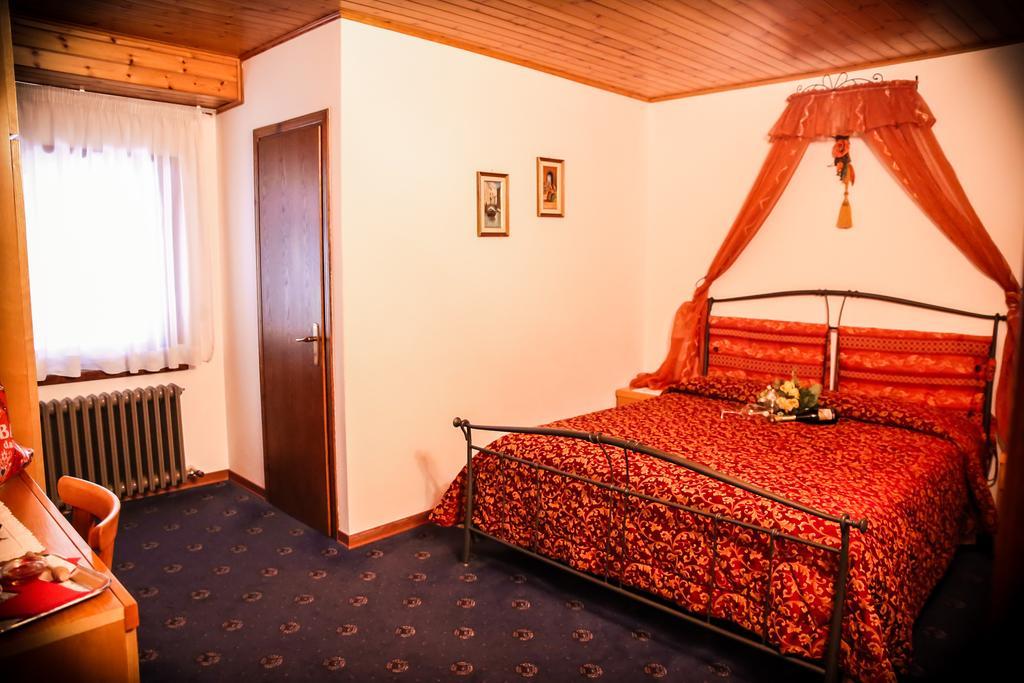 Villa Elena B&B Hotel Сан-Мартіно-ді-Кастроцца Екстер'єр фото