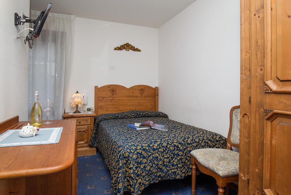 Villa Elena B&B Hotel Сан-Мартіно-ді-Кастроцца Екстер'єр фото